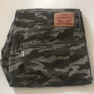 Levi’s Camouflage High Rise Super Skinny Crop Pants